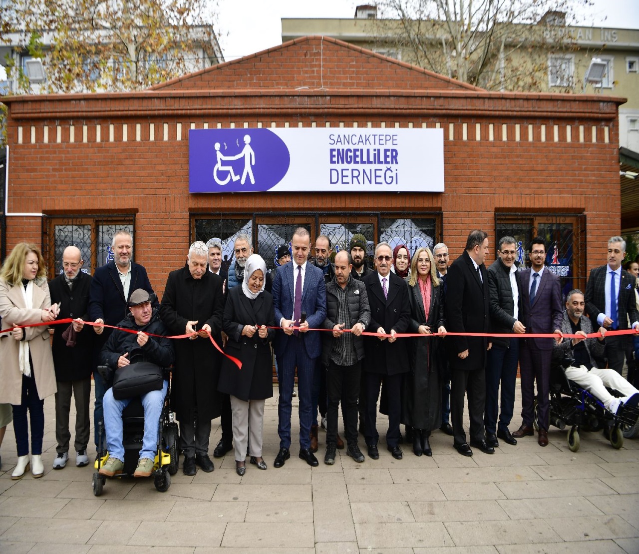 Derneğimiz, Belediye Başkanımız Sayın Alper YEĞİN bey'in projelerinden biri olarak Osmangazi Mahallesi Tomruk sokak'da  bulunan Alsancak parkına taşınarak açılışı yapılmıştır.